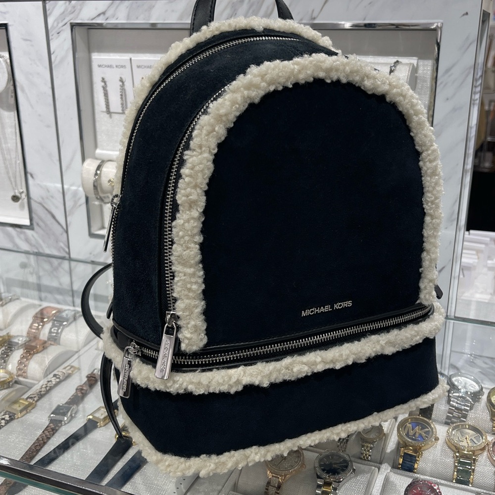 MICHAEL KORS Rhea Medium Suede and Faux Shearling Backpack
Black
NWT - Picture 7 of 16
